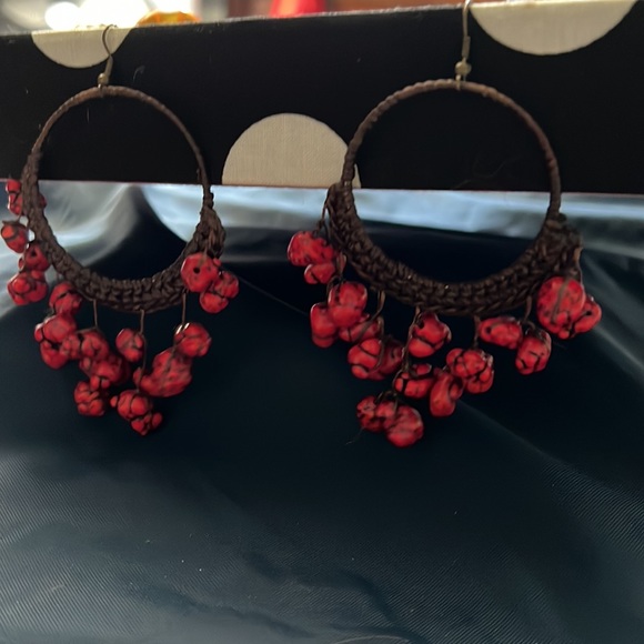 Vintage Artisan Macramé/ Coral Dangle earrings - Picture 3 of 3